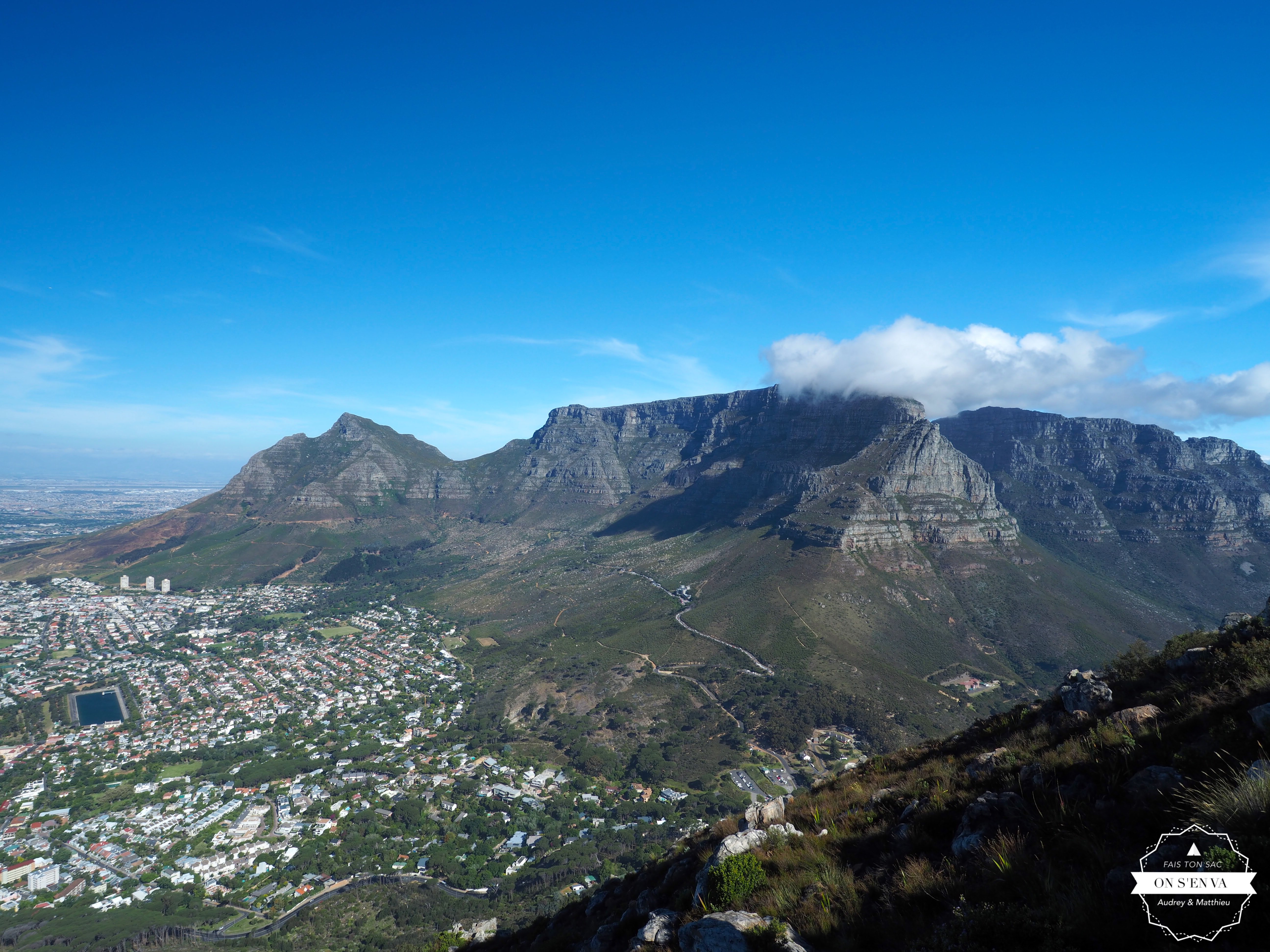La vue de Table Mountain en arrivant