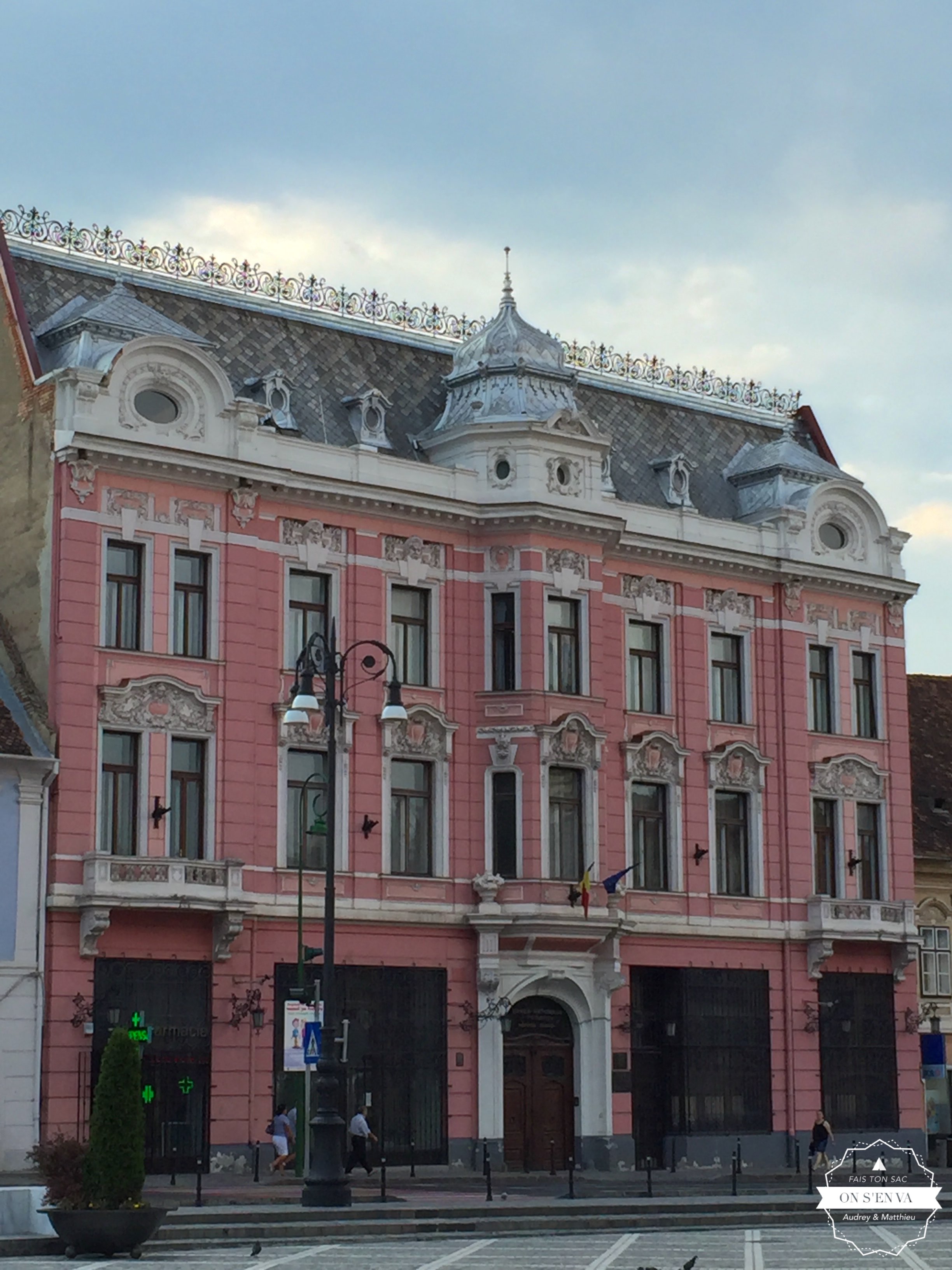 Autour de la place du Conseil