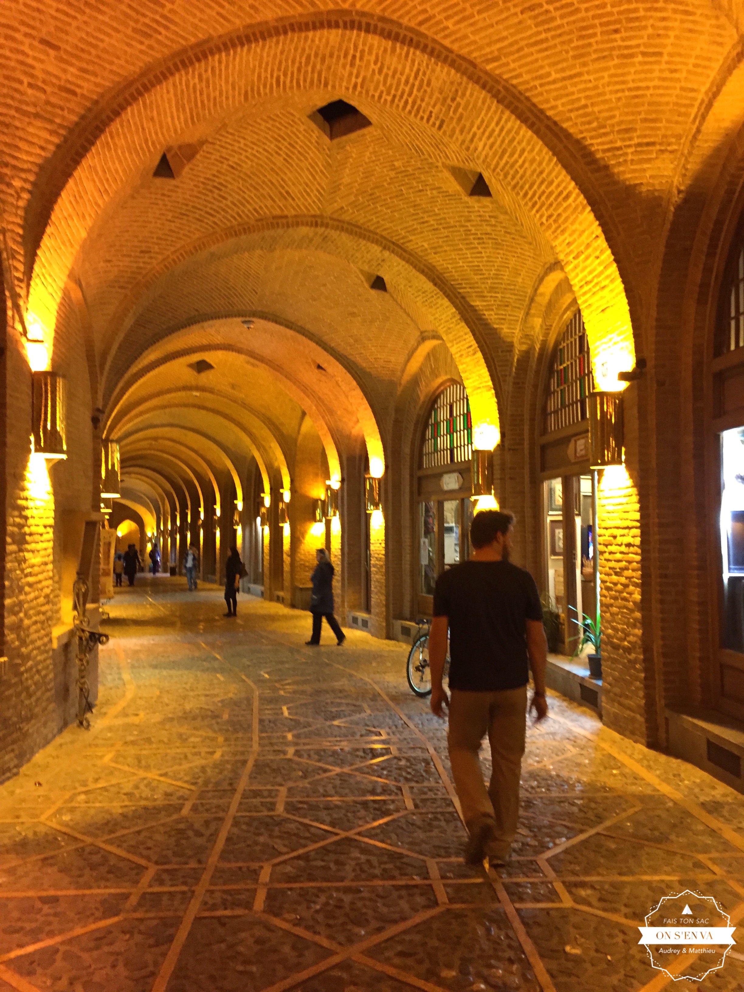 Matthieu dans le bazar de Qazvin