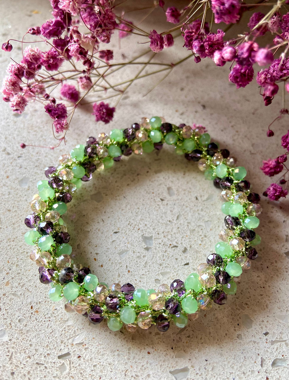 Thumbnail: Bracciale uncinetto con filato elastico con cristalli multicolore