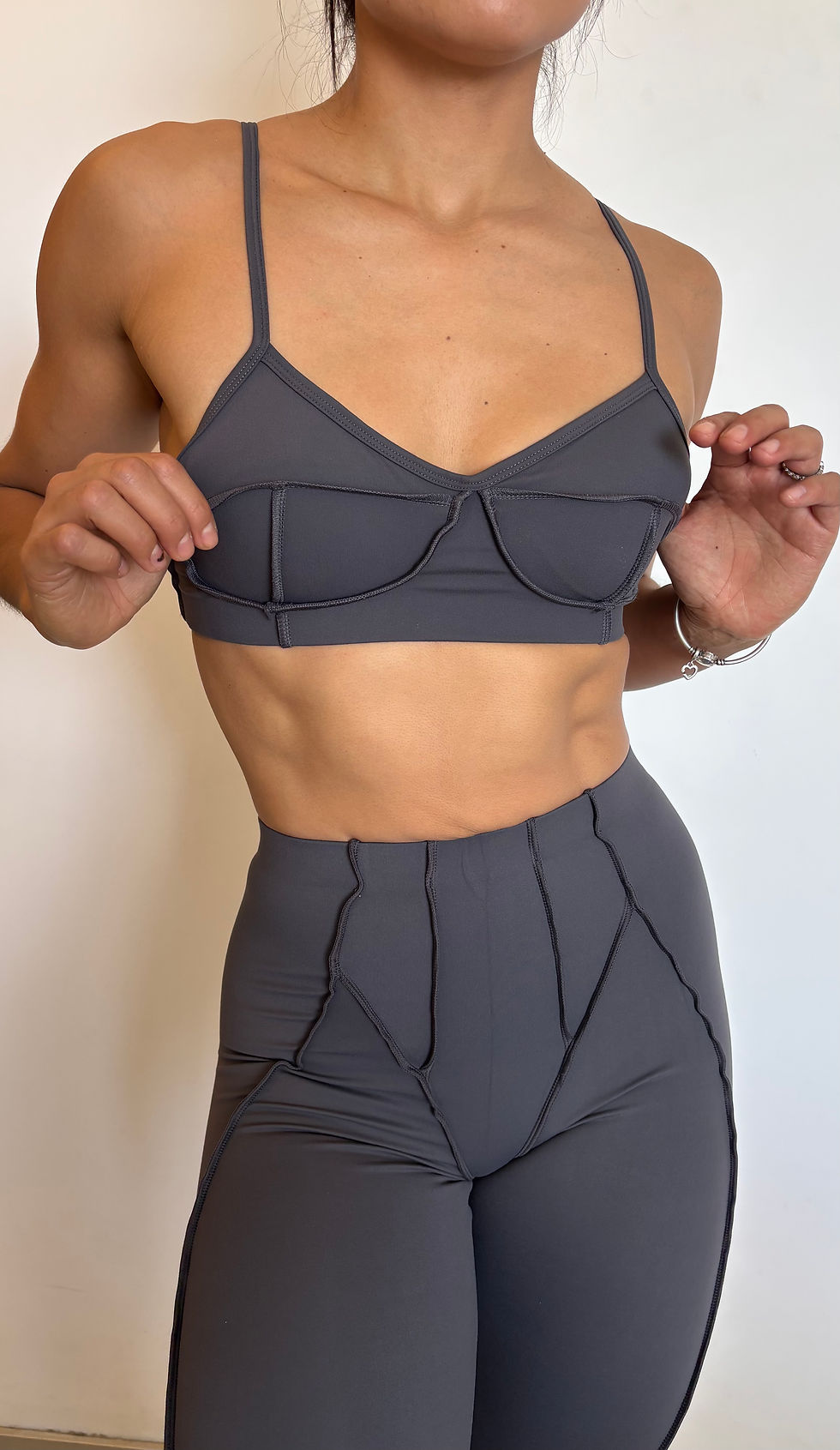 Miniatura: OUTLINE MOTION GRAY 
