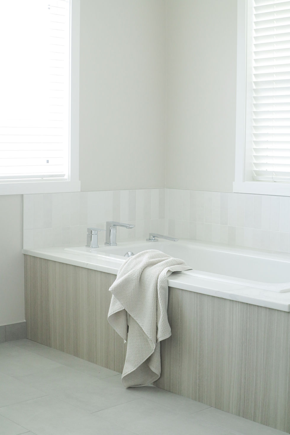 Luxury minimalist bathroom remodeling with walk-in shower and modern vanity