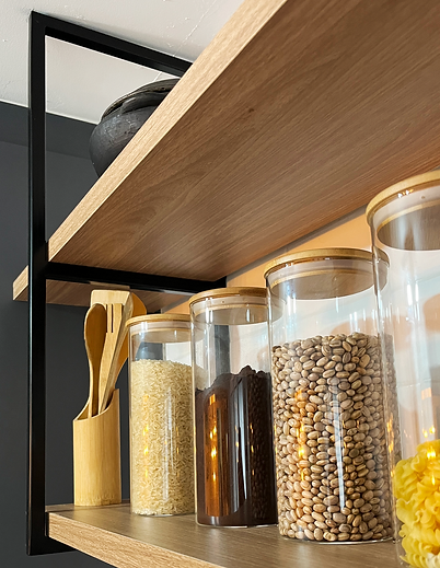 prateleira madeira e metal preto