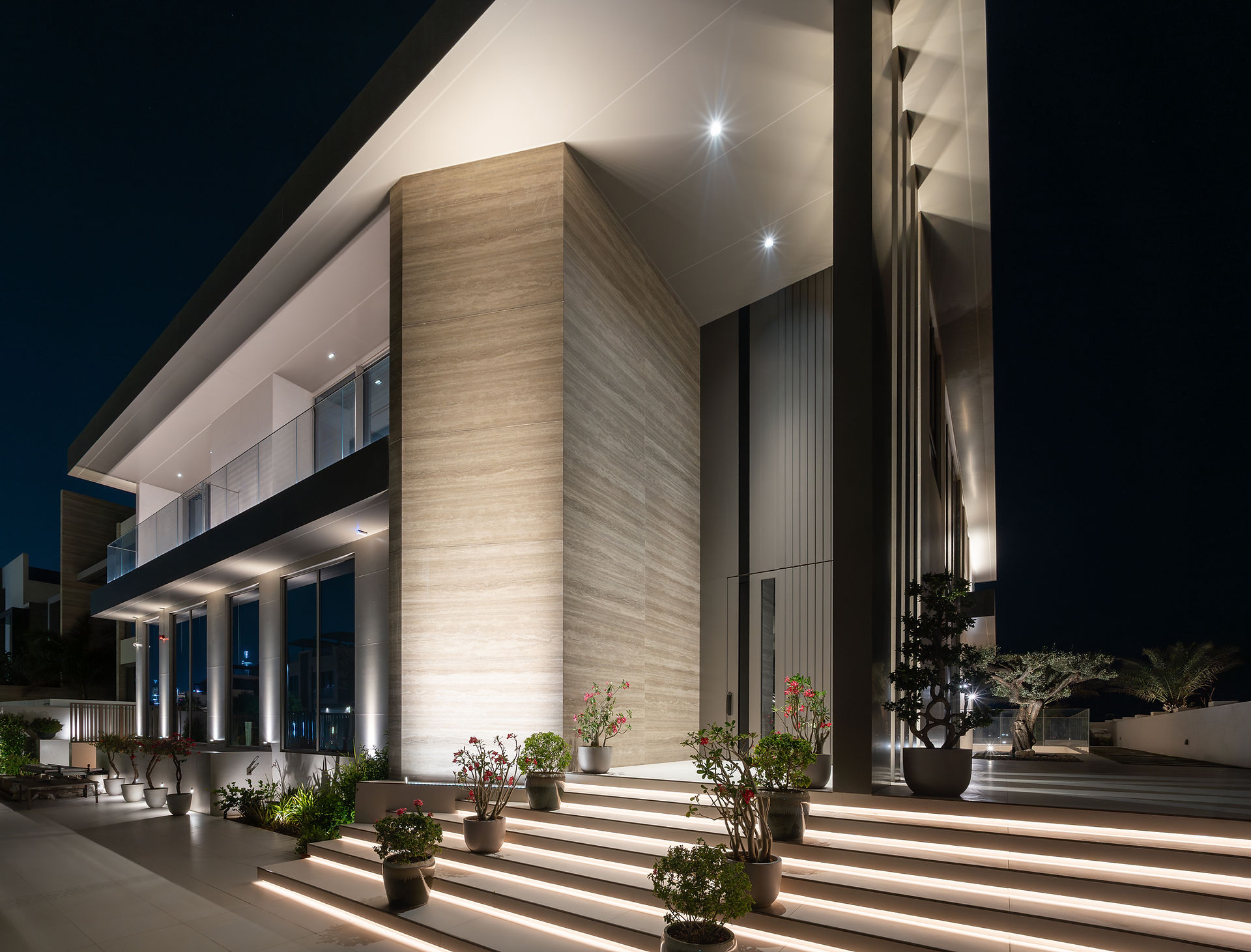 Project: Patel Villa, Pearl Jumeirah, Lighting Partner: LSI UAE, Brands Used: iGuzzini, Eurolite, IBL