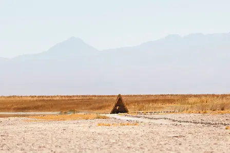 Paisagem do Deserto do Atacama com mensagem sobre organização e planejamento de viagem