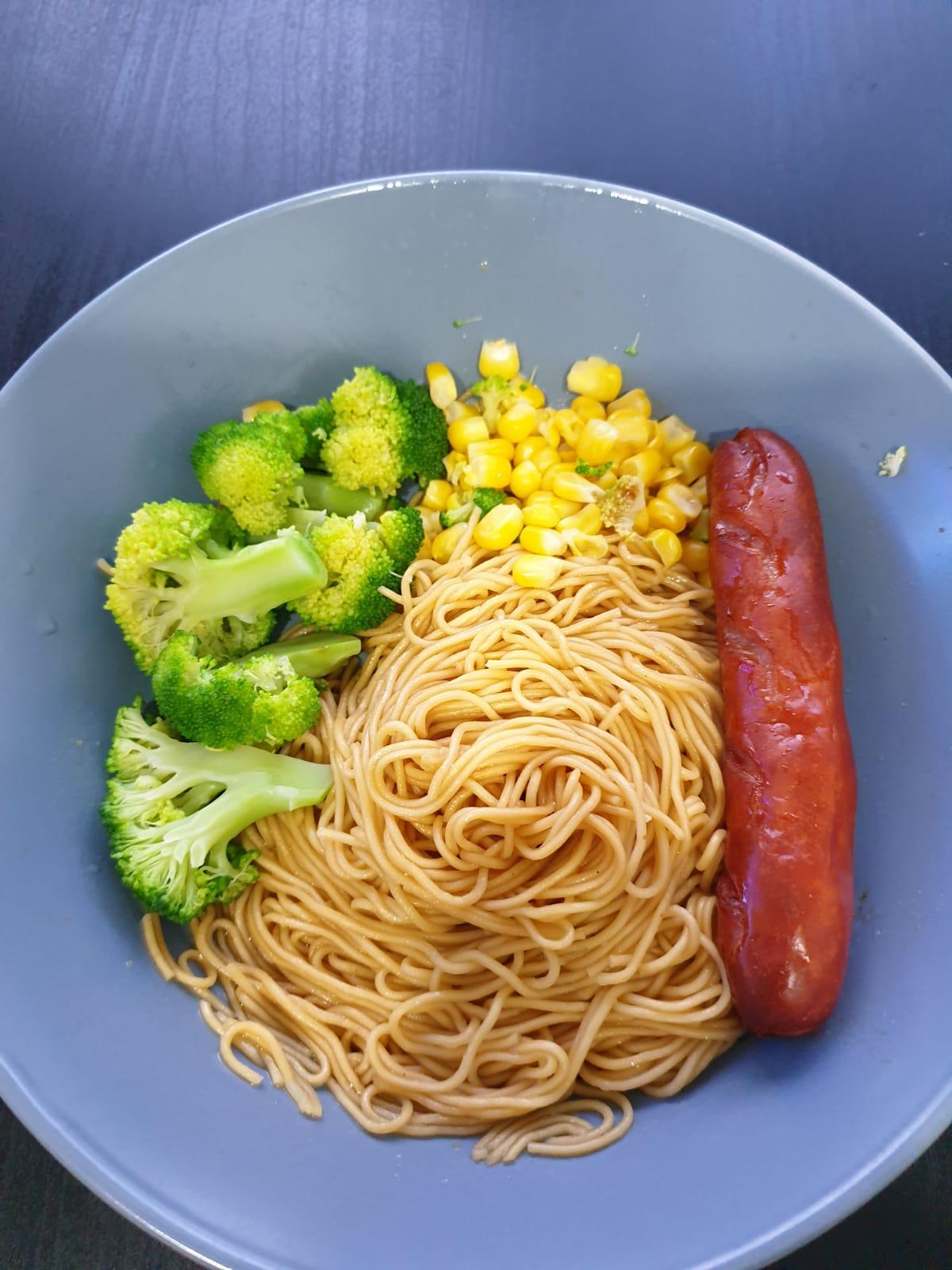 dry carrot noodles w hotdog n brocoli