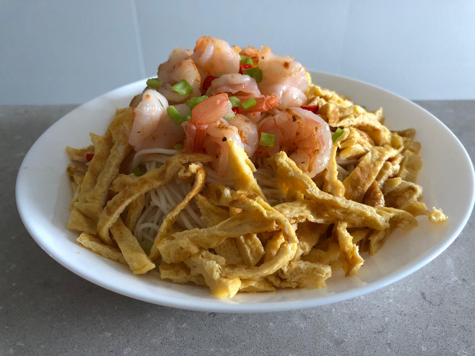 fired egg & prawn huaishan noodles