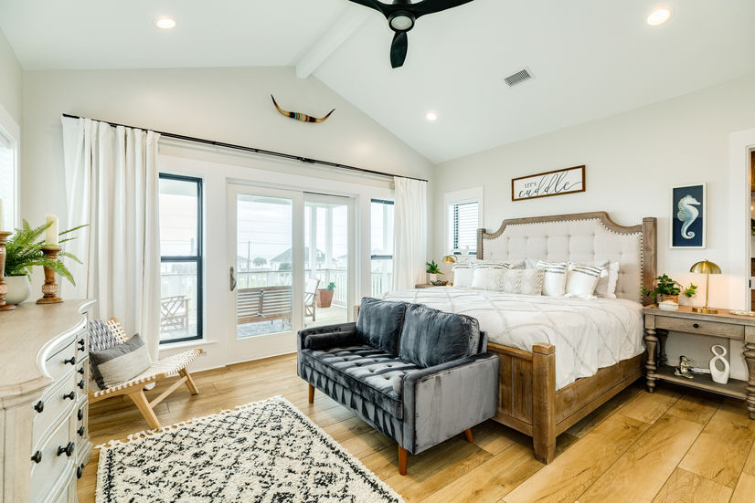 The Del Biaggio Residence by David Mullican Galveston Architect