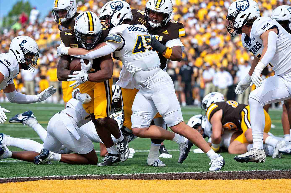 Samuel "Tote" Harris goes in for a touchdown. Photo by Christian Lasher, PokesNews.com.