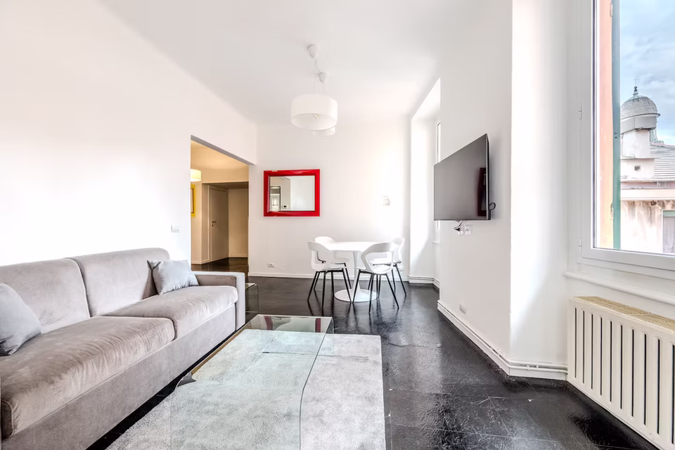 Attivo nel centro di Genova