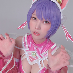 COSPLAYER NÚMERO UNO DE JAPÓN, ENAKO, HACE COSPLAYS COMO NARUTO, OSHI NO KO Y MÁS EN SU NUEVO ÁLBUM