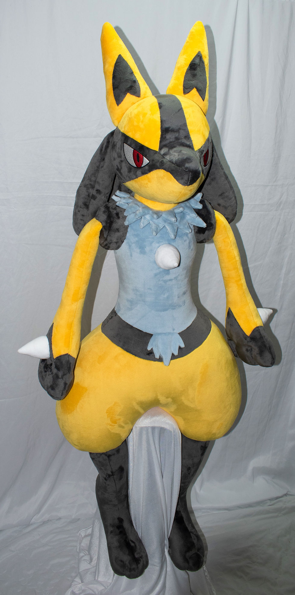 Miniaturbild: Pokemon, Shiny Lucario Plüschtier ca 170 cm Hoch.