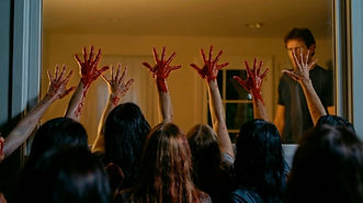 Mani su finestra.jpeg