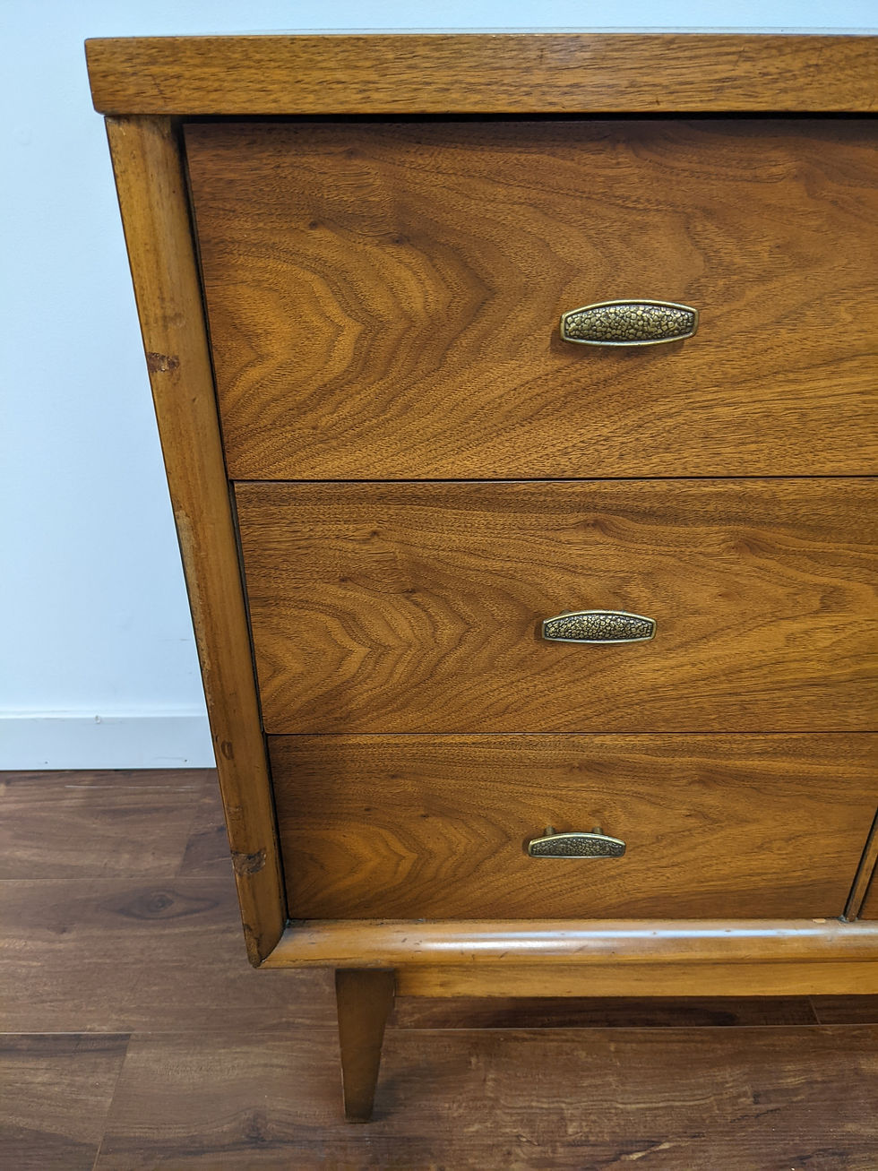 Thumbnail: Broyhill Dresser Set