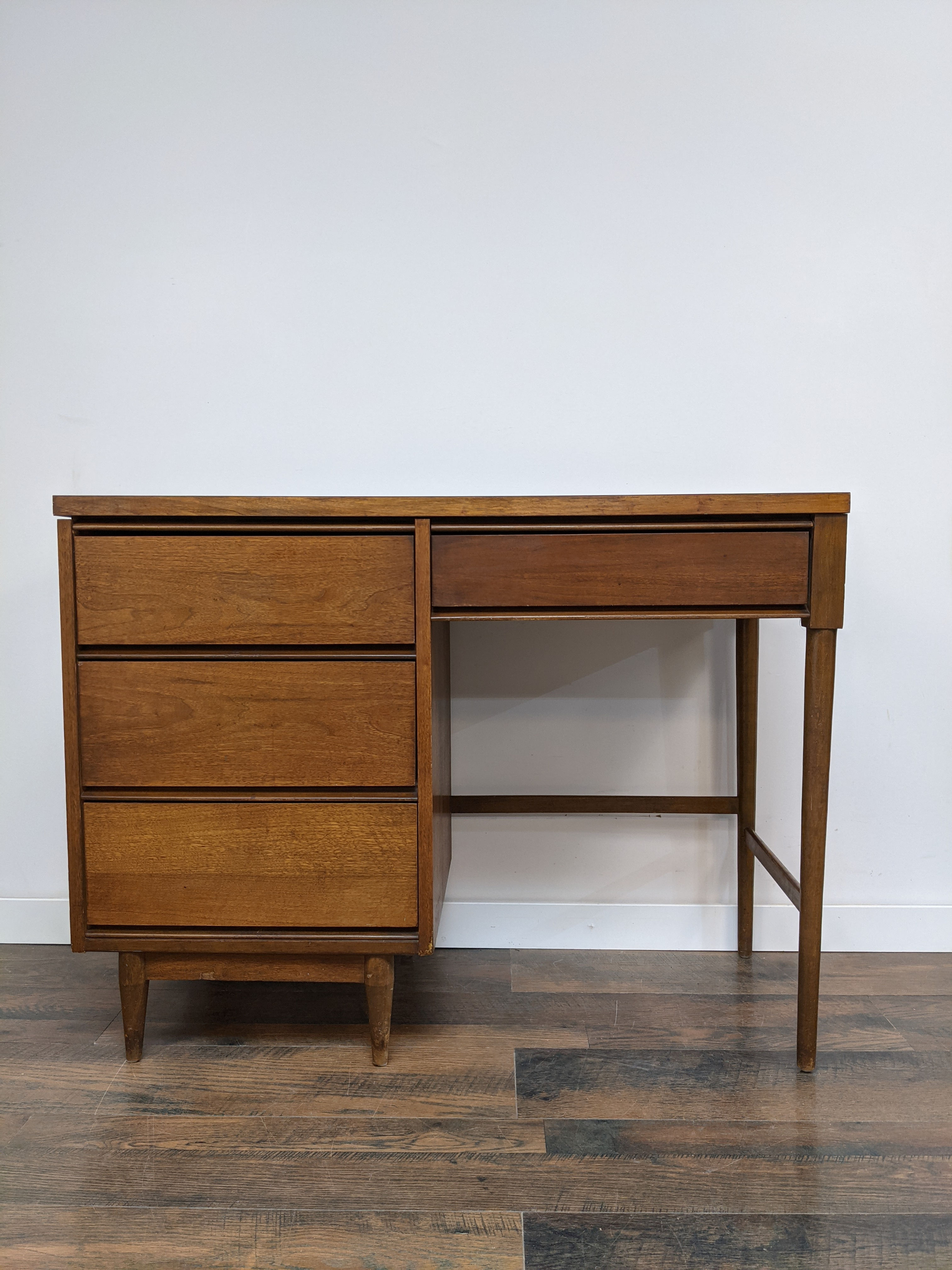 MidMod Desk