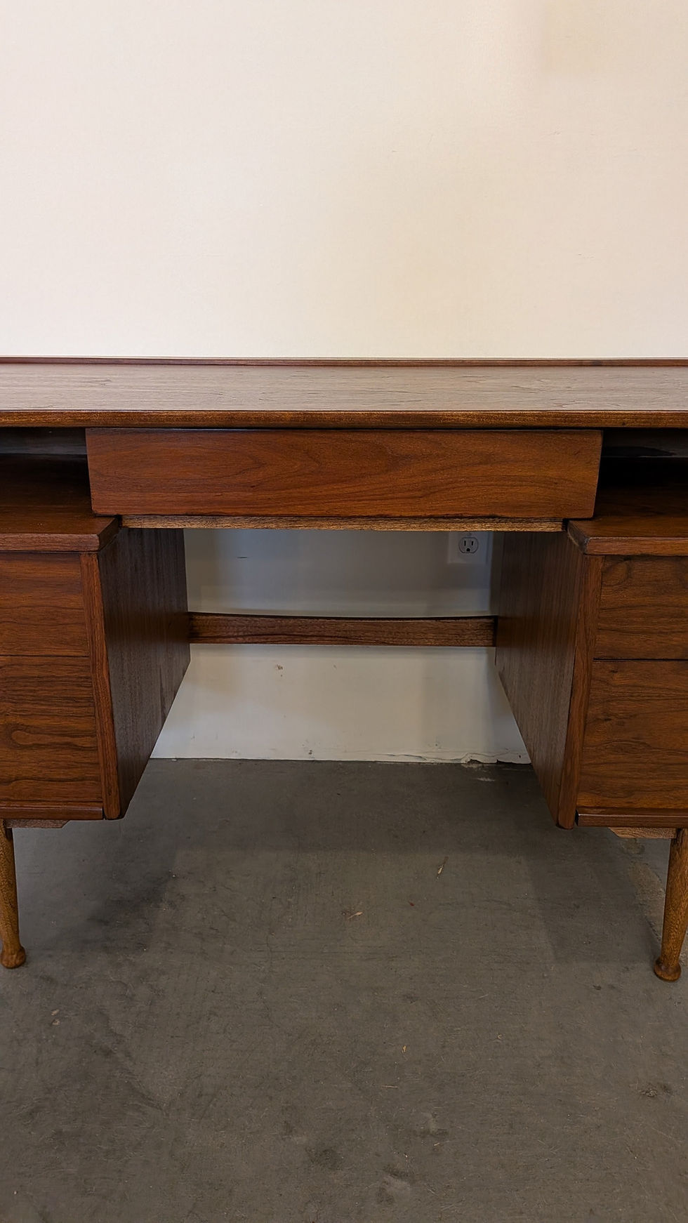 Thumbnail: Hooker Desk