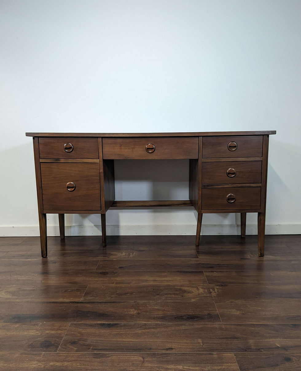 Thumbnail: Stanley MCM Desk 