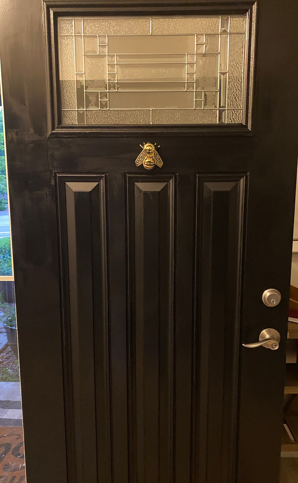 #beedoorknocker #bumblebee #welcometomyhome #entryway #blackdoor #frontdoordecor #savethebees #doors