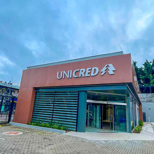 BANCO UNICRED
Banco com arquitetura moderna e fachada deslumbrante.