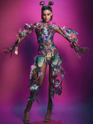 Lívía Nunes Marques wearing Chelsea Jean Lamm’s “Phidippus Audax” design from the Amalgamare graduate collection at Baile Vogue Brasil 2022, styled by Pedro Sales. The avant-garde couture garment explores sculptural fashion, nature-inspired forms and wearable art.