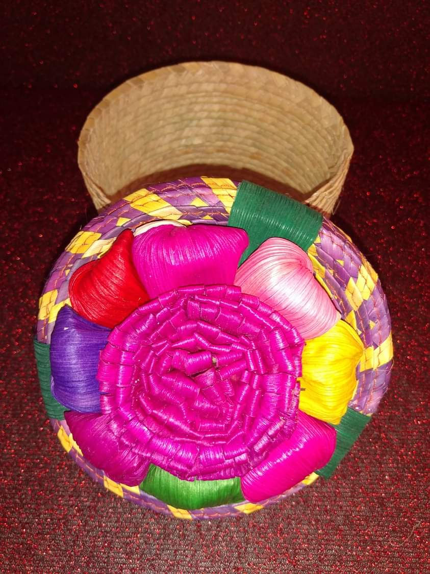 Thumbnail: Little palm basket with top.