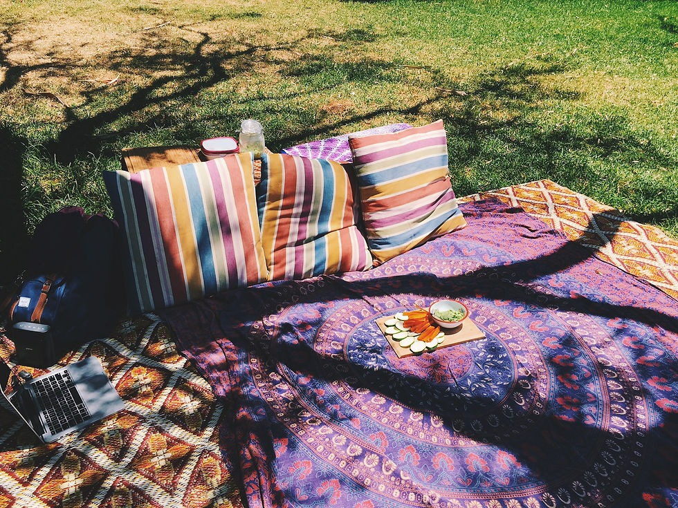 ROMANTIC BOHO PICNIC FOR VALENTINES DAY