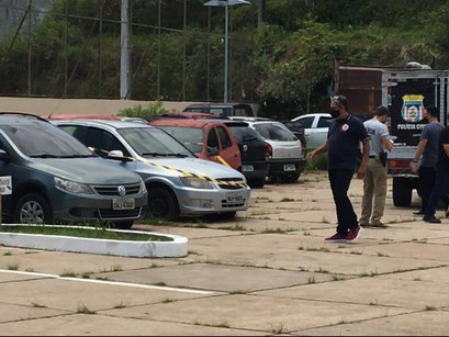 Corpo é encontrado dentro de carro estacionado no Fórum de Justiça de Manacapuru