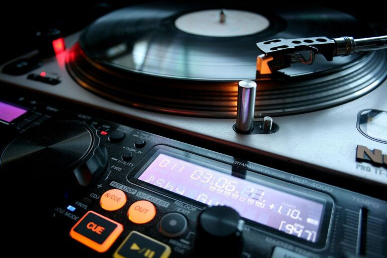 Combien gagne un dj aujourd’hui – découvrez le vrai calcul