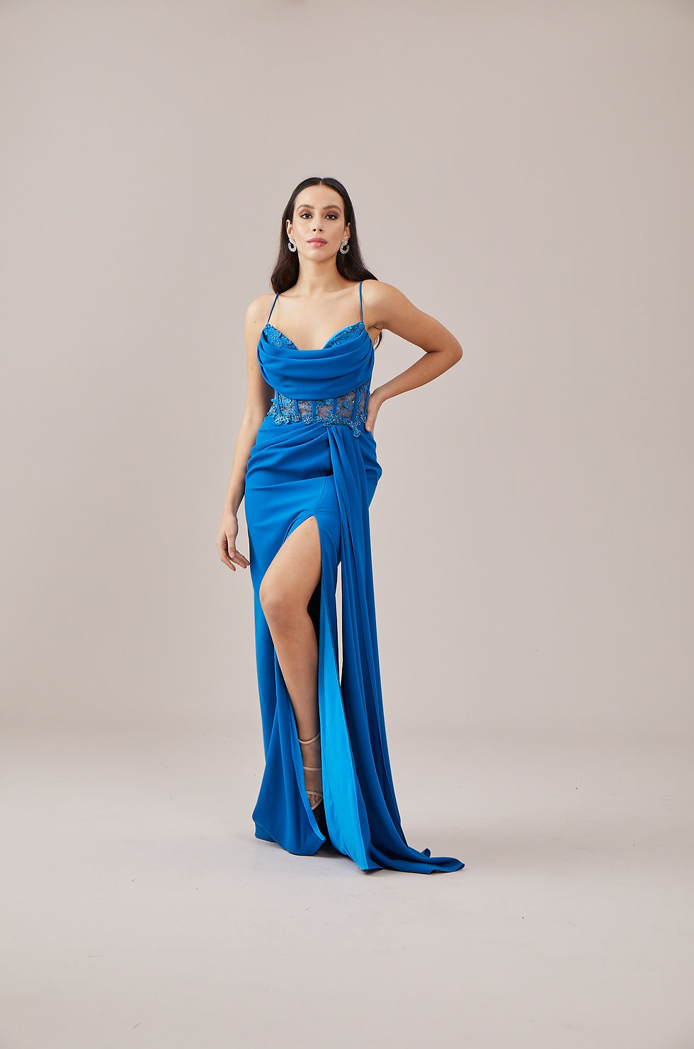 Thumbnail: SAGRANDE petrol degaje ip askılı transparan balenli yırtmaçlı krep abiye elbise