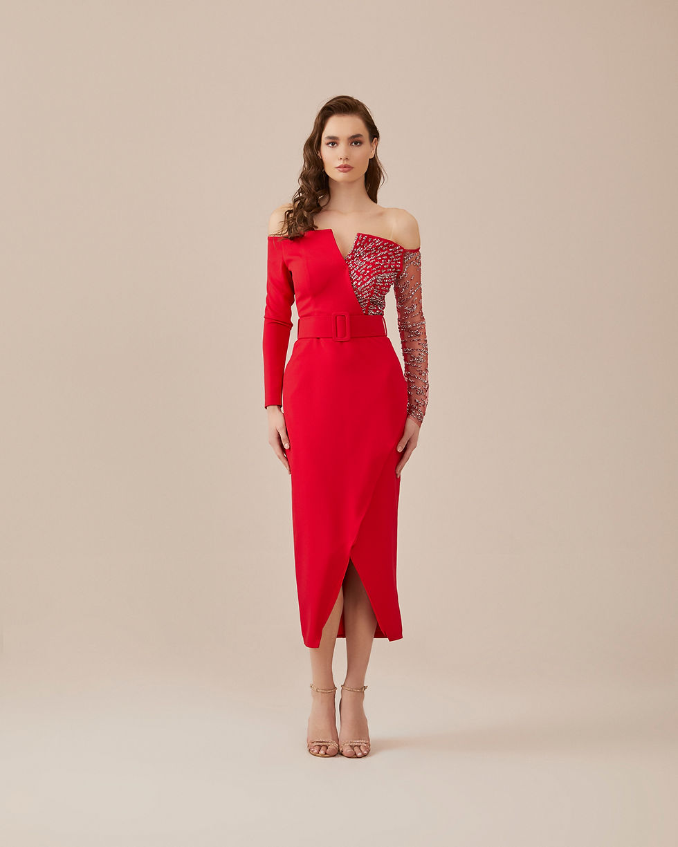 SAGRANDE kırmızı madonna yaka kemerli yırtmaçlı swarovski taşlı midi boy elbise
