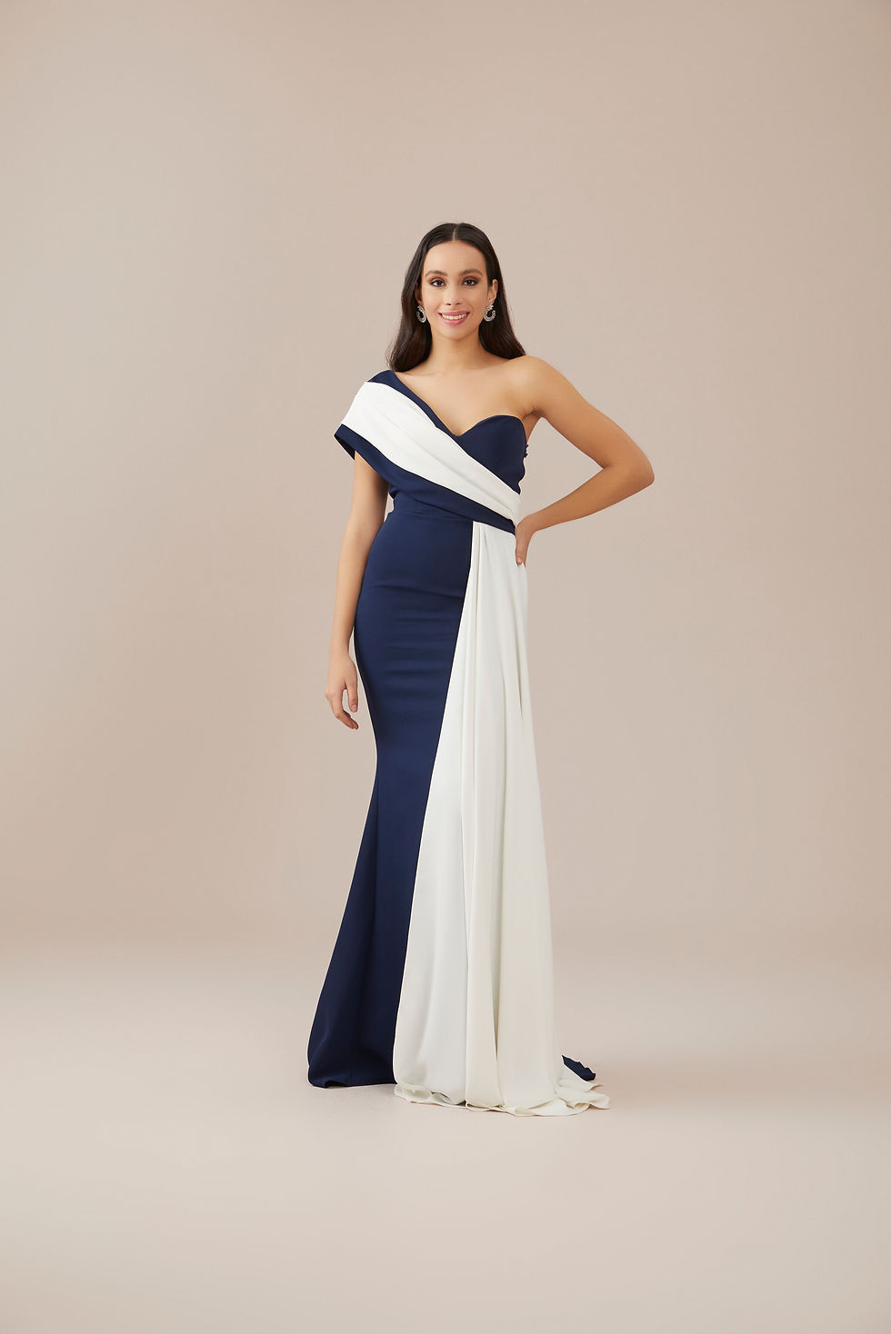 Thumbnail: SAGRANDE lacivert tek omuz drapeli asimetrik uzun krep abiye elbise