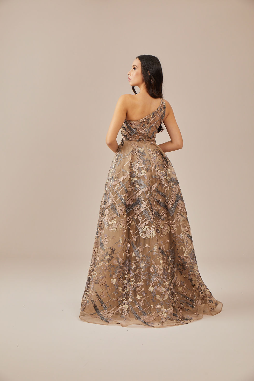 Thumbnail: SAGRANDE Kristal ve Swarovski işlemeli asimetrik yaka özel tasarım elbise