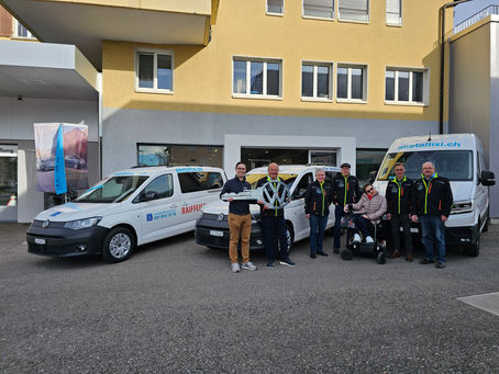 Seetal Tixi unterwegs mit Fahrzeugen der Fischer AG