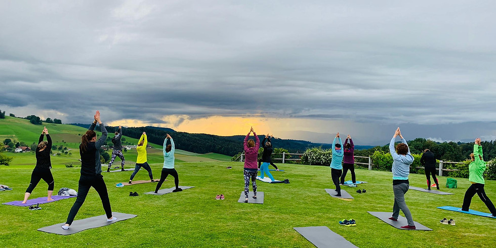 Sunset-Yoga mit Apéro in Fischbach
