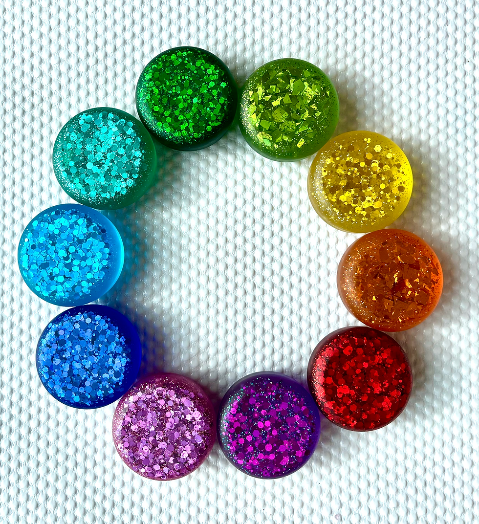 Colorful glitter resin loose parts arranged in a circle
