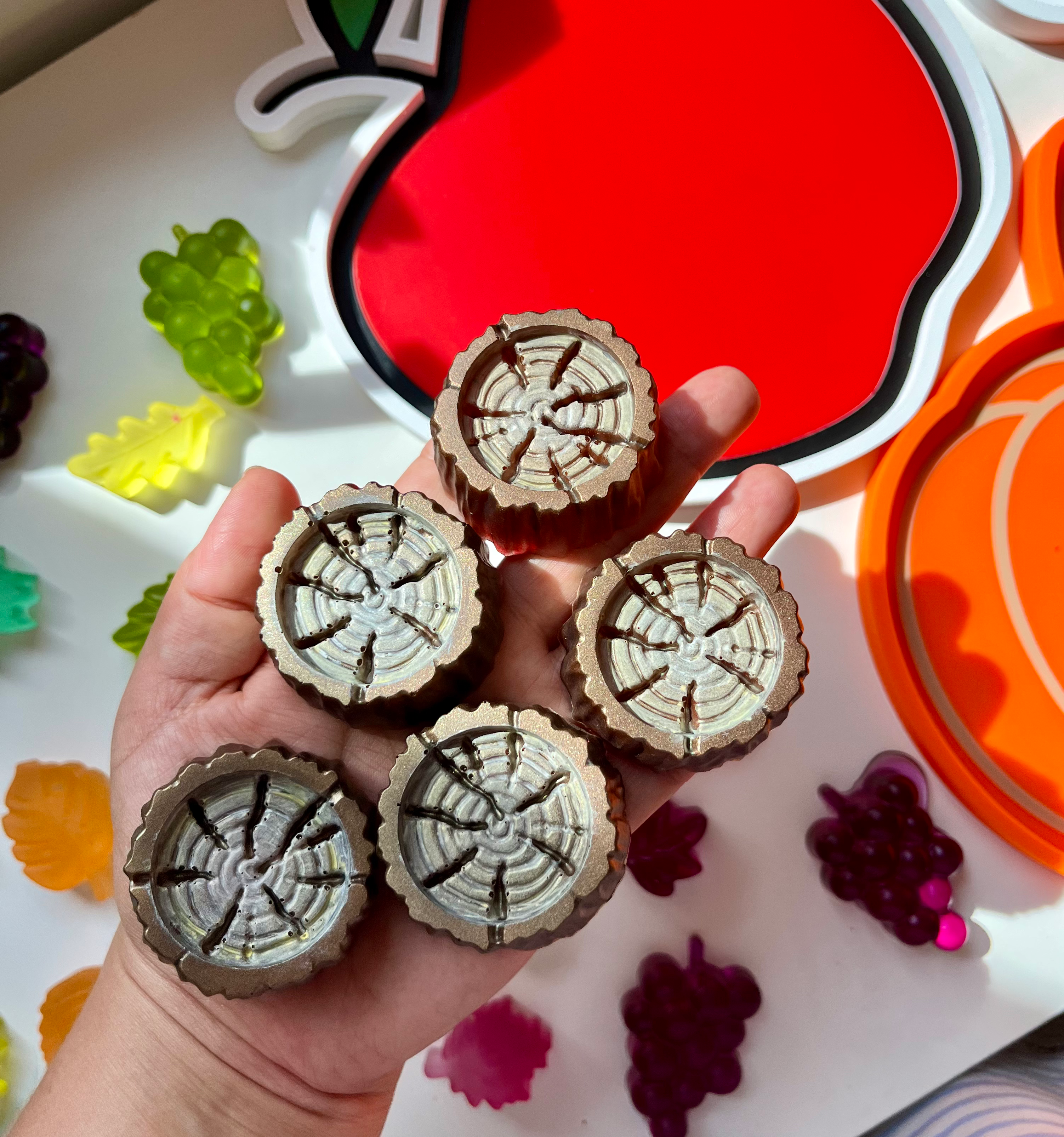 Tree trunk loose parts