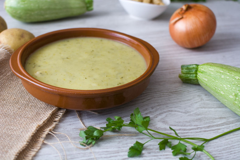 Potage courgette et basilic