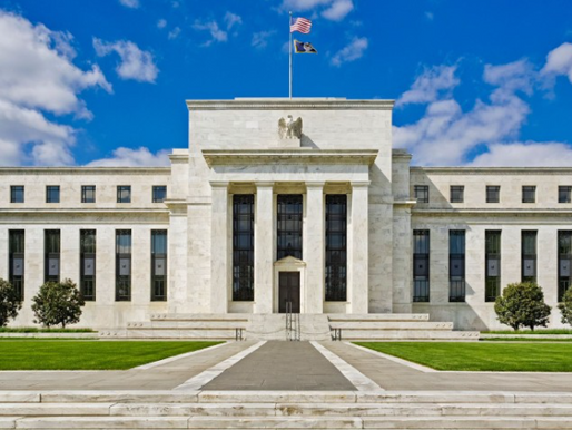Federal Reserve Building in Washington DC, USA, das die Bedeutung des Fed-Zinsentscheids für die globale Wirtschaft