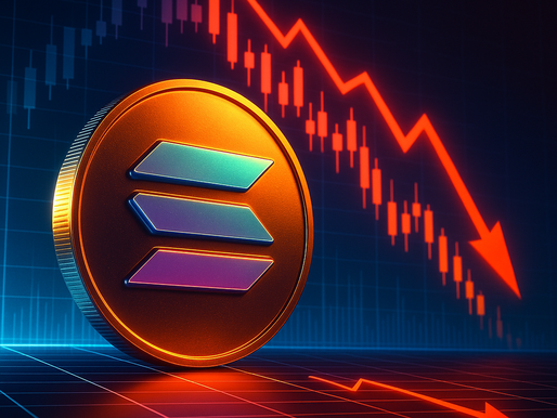 Symbolbild zeigt Solana-Münze mit fallender Kurslinie und roten Markierungen.
