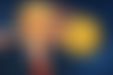 Illustration mit Donald Trump vor US-Flagge und einem Bitcoin-Symbol, symbolisiert Trumps öffentliche Unterstützung für Kryptowährungen und den Krypto-Wettlauf mit China.