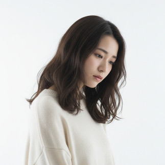 少し伏し目でアンニュイ