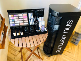 シュウウエムラの化粧品を取扱うことになりました‼︎