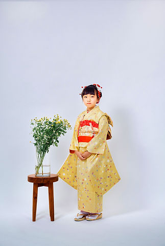 益田市七五三で黄色の着物を着た女の子