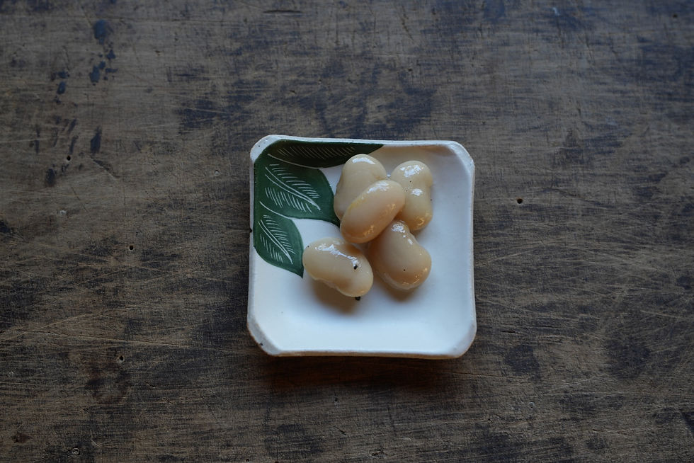 Thumbnail: fluttering banana leaf (a) tiny square dish