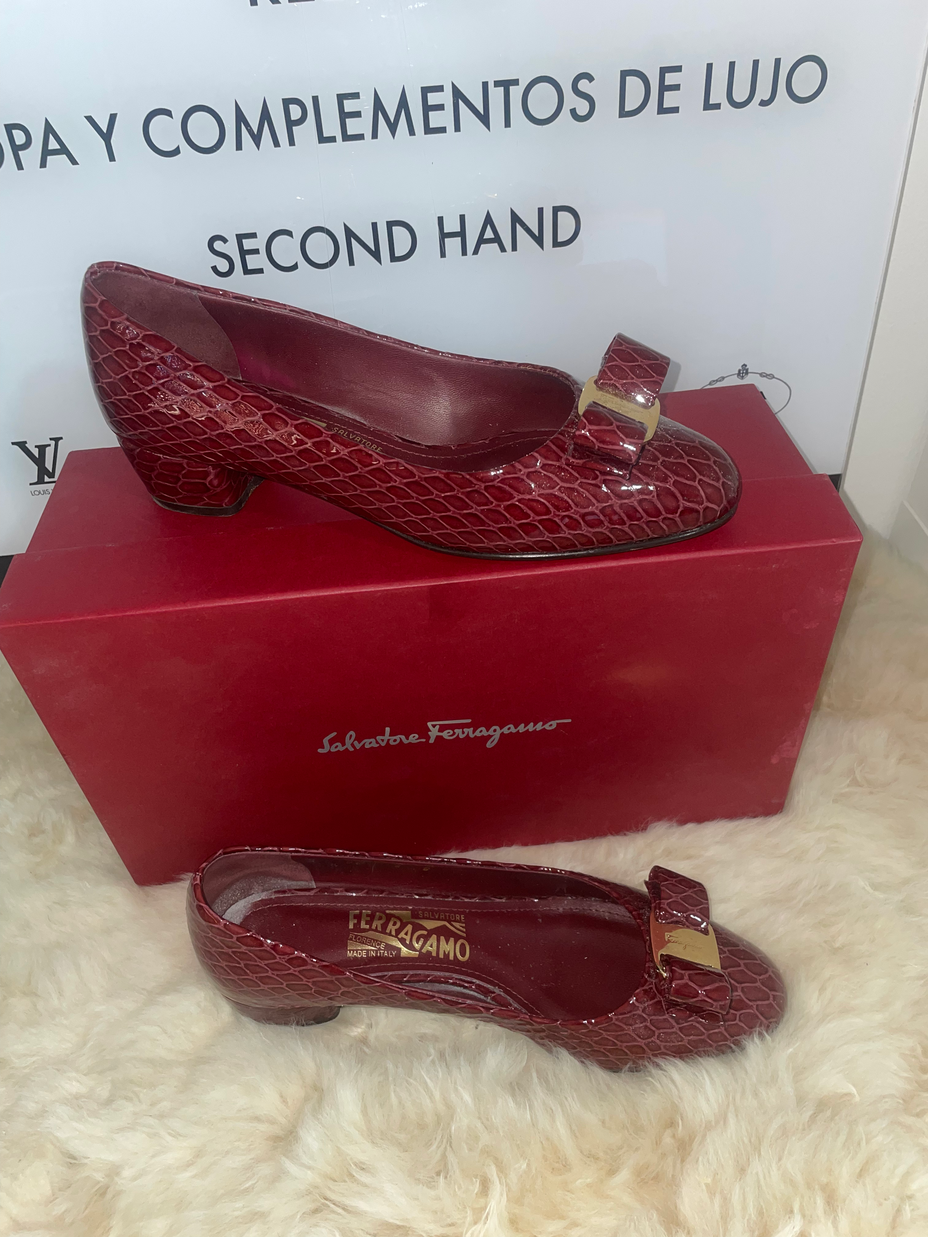  SALVATORE FERRAGAMO , TACONES