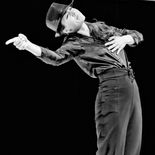 Em-Art. Popping. Jazz. Spectacle. Show. Solo. Soloist.

Danseuse, Chorégraphe, Chanteuse de Montréal.

Dancer, Choreographer, Singer from Montreal.