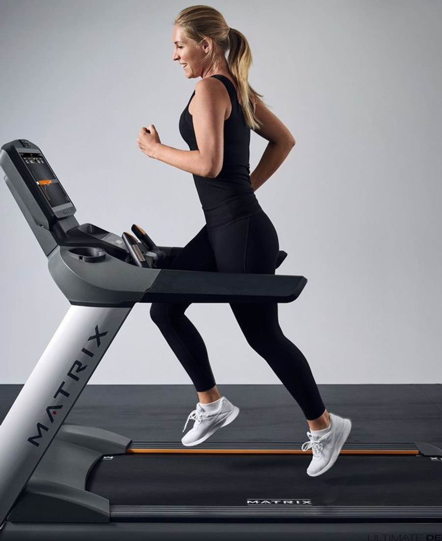 Ausdauertraining auf einem vernetzten Smart-Cardio-Gerät