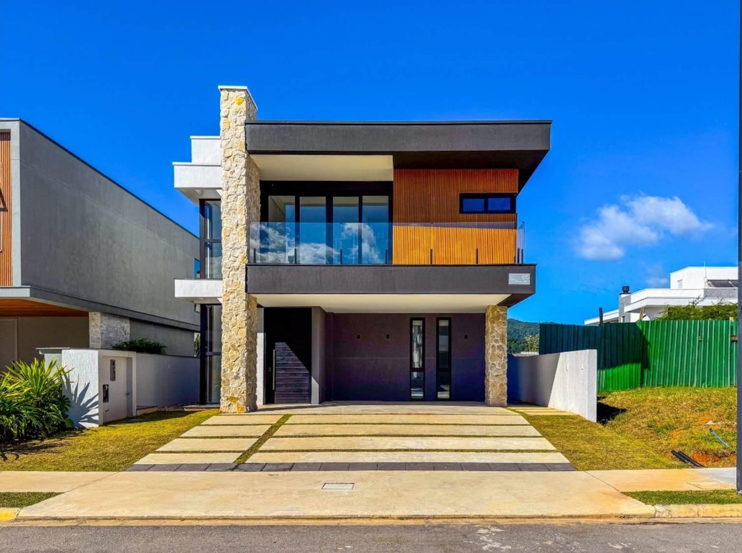 Casa de 3 suítes -315 m²- Pronta para morar- Vivapark fase 1