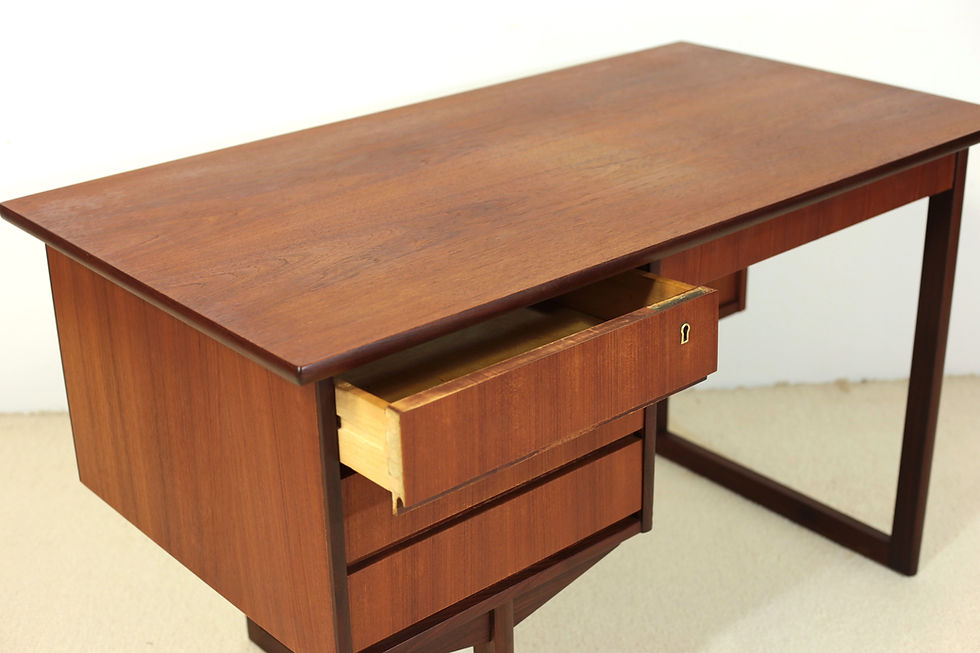 Miniature : Bureau VI-MA Mobler en Teck