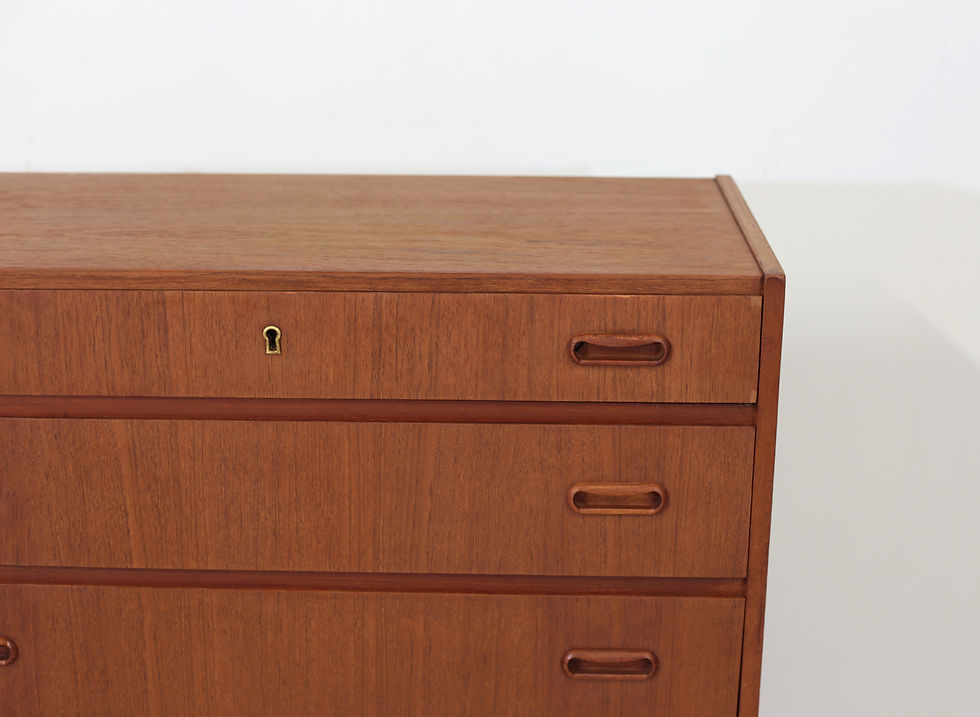 Miniature : Tall boy en Teck
